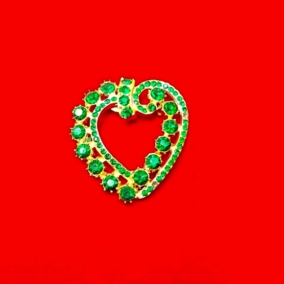 Brooch Vintage Heart Shaped Goldtone with Green Rhinestones 2"×2" - Picture 2 of 4
